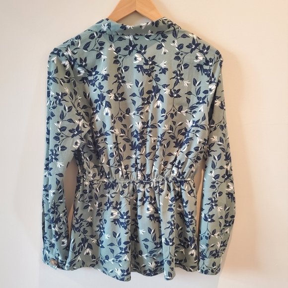 Vero Moda Viola Green Floral Print Blouse with Buttons (Small) - Picture 6 of 11